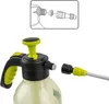 An illustration and a close-up view of a pressure sprayer's nozzle and wand connection. Anteprima dell’immagine prodotto