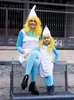 A woman and a child dressed as Smurfette characters are posing for a photo outdoors. Produktbild-Vorschau