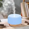 An aroma diffuser emitting mist on a table, with books in the background. Anteprima dell’immagine prodotto