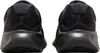 The back view of a pair of black Nike Revolution 7 men's road running shoes. Podgląd zdjęcia produktu