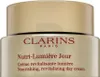 A close-up shot of a Clarins Nutri-Lumière Jour day cream jar. Anteprima dell’immagine prodotto