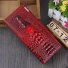 Elegancki Portfel Damski Crocodile w Czerwonym Kolorze Podgląd zdjęcia produktu 5