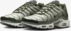 A pair of Nike Air Max Plus sneakers shown from a diagonal angle against a white background. Produktbild-Vorschau