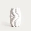 HOMLA SALANA vlnitá biela váza 16x15x26 cm Náhľad obrázku produktu 1