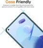 A close-up of a smartphone screen protector, highlighting its case-friendly design. Produktbild-Vorschau