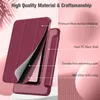 A burgundy iPad case is shown with its features highlighted by text overlays. Produktbild-Vorschau