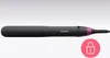 A black and pink hair straightener is shown against a light gray background. A pink circular overlay with a white lock icon is present in the bottom right corner. Voir les images du produit