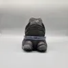 Découvrez la New Balance U9060ZGE Black Cement chez Voir les images du produit 11