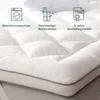 Nahaufnahme eines Toppers mit Symbolen – waschbar, nachhaltig und langlebig.
 Produktbild-Vorschau