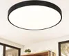 A modern, round, black LED ceiling light is shown mounted on a white ceiling. Produktbild-Vorschau