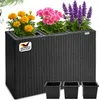 A black rattan-style planter with three sections, each containing different colored flowers. Three black square pots are shown in the foreground. Voir les images du produit