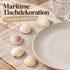 Weiße Herzmuscheln auf Teller und Leinen als maritime Tischdekoration Produktbild-Vorschau