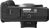 The bottom view of a black camera. Voir les images du produit