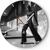 Wanduhr - Rund - Glasuhr - Fotografie Mode Frau - 40x40cm - Produktbild-Vorschau 1