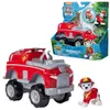 A toy fire truck and a toy dog figure, with the toy's packaging in the background. Anteprima dell’immagine prodotto