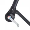 A close-up view of a crank mechanism on a black umbrella stand, with directional arrows indicating 'auf' (open) and 'zu' (close). Voir les images du produit