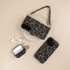 Selencia Sabi Backcover con motivo leopardato e MagSafe Anteprima dell’immagine prodotto 5