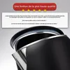 A close-up shot of a black electric kettle with a silver spout and lid rim, with positive customer reviews and star ratings displayed above. Voir les images du produit