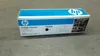 A product box for an HP toner cartridge is placed on a concrete surface. Náhled obrázku produktu
