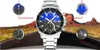 A watch is shown in the center, with four close-up insets highlighting different features. Voir les images du produit