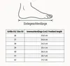 A diagram of a foot with a table showing EU shoe sizes and corresponding footbed lengths in centimeters. Produktbild-Vorschau