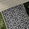 vidaXL Dywanik zewnętrzny ARAKIL biało-czarny 120x180 cm PP Podgląd zdjęcia produktu 8