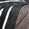 A close-up view of a striped duvet cover and pillowcase. Produktbild-Vorschau