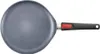A top-down view of a crepe pan with a black handle and a red accent on the handle. Produktbild-Vorschau