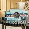 A holiday-themed advent calendar is displayed on a table. Anteprima dell’immagine prodotto