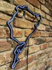A neon sign shaped like a race track mounted on a brick wall. Náhled obrázku produktu