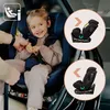 A child is being secured in a car seat, with inset images showing the car seat's recline adjustment. Produktbild-Vorschau