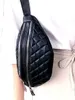 Grand sac réniforme en cuir souple Eco matelassé pour Voir les images du produit 31