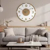 Moderne Wanduhr mit 3D-Eichendekor - Paris Silberne Hände Produktbild-Vorschau 10