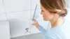 tesa Toilettenbürstenhalter zum Aufhängen, ohne Bohren Produktbild-Vorschau 3