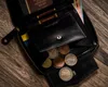 Portefeuille en cuir pour homme avec l'emblème et les Voir les images du produit 9