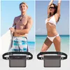 A split image showing a man and a woman on a beach, both wearing a waterproof bag around their waist. Anteprima dell’immagine prodotto
