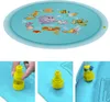 A collage showing a splash pad with sea creatures and three close-up images of how to attach a hose to the splash pad. Anteprima dell’immagine prodotto