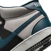 A close-up view of the heel and side of a Nike sneaker. Anteprima dell’immagine prodotto
