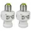 Two white light bulb adapters with silver screw bases and green tops are shown against a white background. Anteprima dell’immagine prodotto