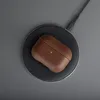Uniq Etui Terra Airpods in vera pelle Oliwkowy/Olive Anteprima dell’immagine prodotto 3