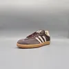 A single Adidas Samba OG sneaker is shown against a plain gray background. Podgląd zdjęcia produktu
