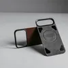 A phone case and its backplate are shown on a gray surface. Anteprima dell’immagine prodotto