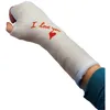 A person's arm in a cast with "I love you" written on it. Voir les images du produit