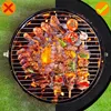 A close-up view of a round grill with various foods cooking on it, divided by a vertical line. The left side has a red 'X' symbol, and the right side has a green checkmark symbol. Produktbild-Vorschau