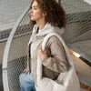 reisenthel moonbag Umhängetasche puffer stone 24 L GO7097 Produktbild-Vorschau 4