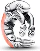 A close-up studio shot of a Pandora charm shaped like a shrimp. Anteprima dell’immagine prodotto