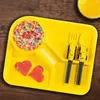 Set d'assiettes et de couverts pour enfants en forme Voir les images du produit 3