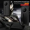 A black phone case with a wristband and stand is displayed from multiple angles, with text overlays describing its features. Anteprima dell’immagine prodotto