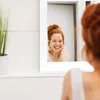 Specchio da parete Relaxdays, con ripiano, per bagno, Anteprima dell’immagine prodotto 3