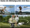 Collage of images showing a drone in different use cases: close-up, smart tracking, and multiple quick shots with people. Anteprima dell’immagine prodotto